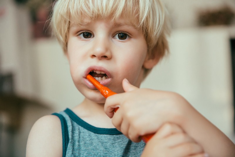 Cómo elegir el cepillo dental ideal para niños