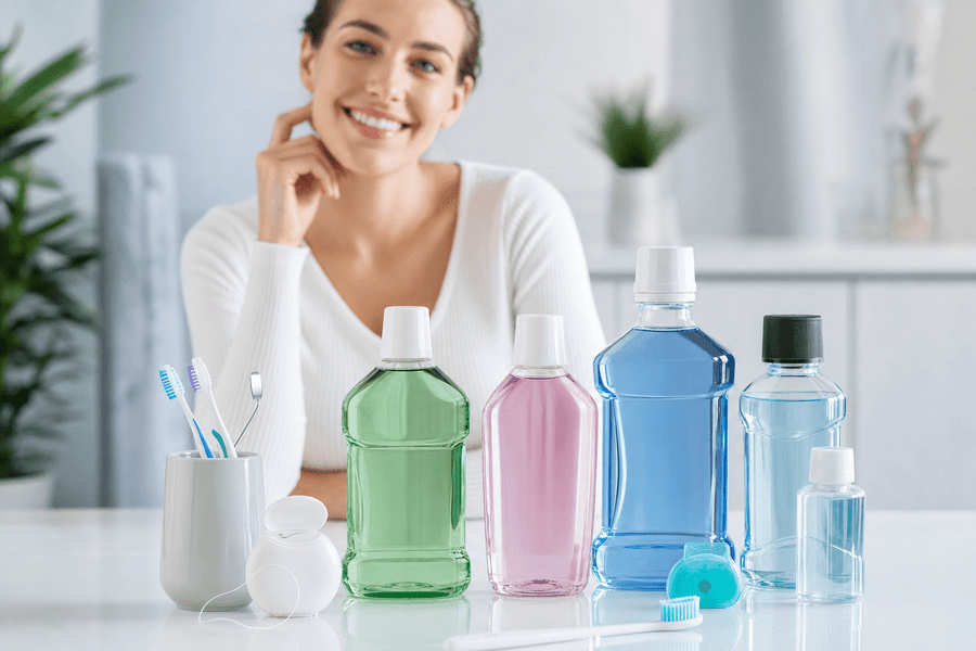 Descubre cómo los colutorios diarios mejoran tu higiene bucal: complementan el cepillado, previenen caries, cuidan las encías y refrescan el aliento.